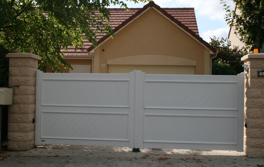 Nos modèles de portails PVC à Nozay